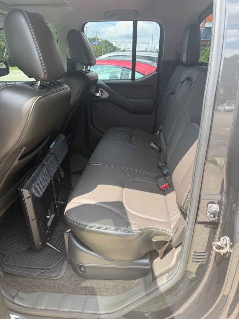 2014 GRAY NISSAN FRONTIER S (1N6AD0EVXEN) with an 4.0L engine, Automatic transmission, located at 3338 US Rt. 60 East, Huntington, WV, 25705, (304) 733-9888, 38.411072, -82.379471- Photo#5