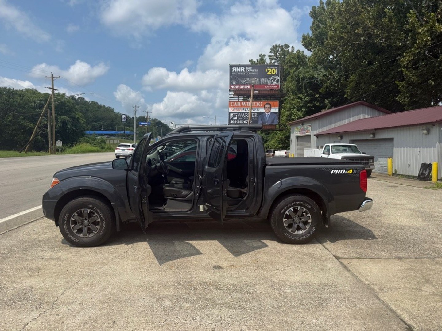 2014 GRAY NISSAN FRONTIER S (1N6AD0EVXEN) with an 4.0L engine, Automatic transmission, located at 3338 US Rt. 60 East, Huntington, WV, 25705, (304) 733-9888, 38.411072, -82.379471- Photo#9