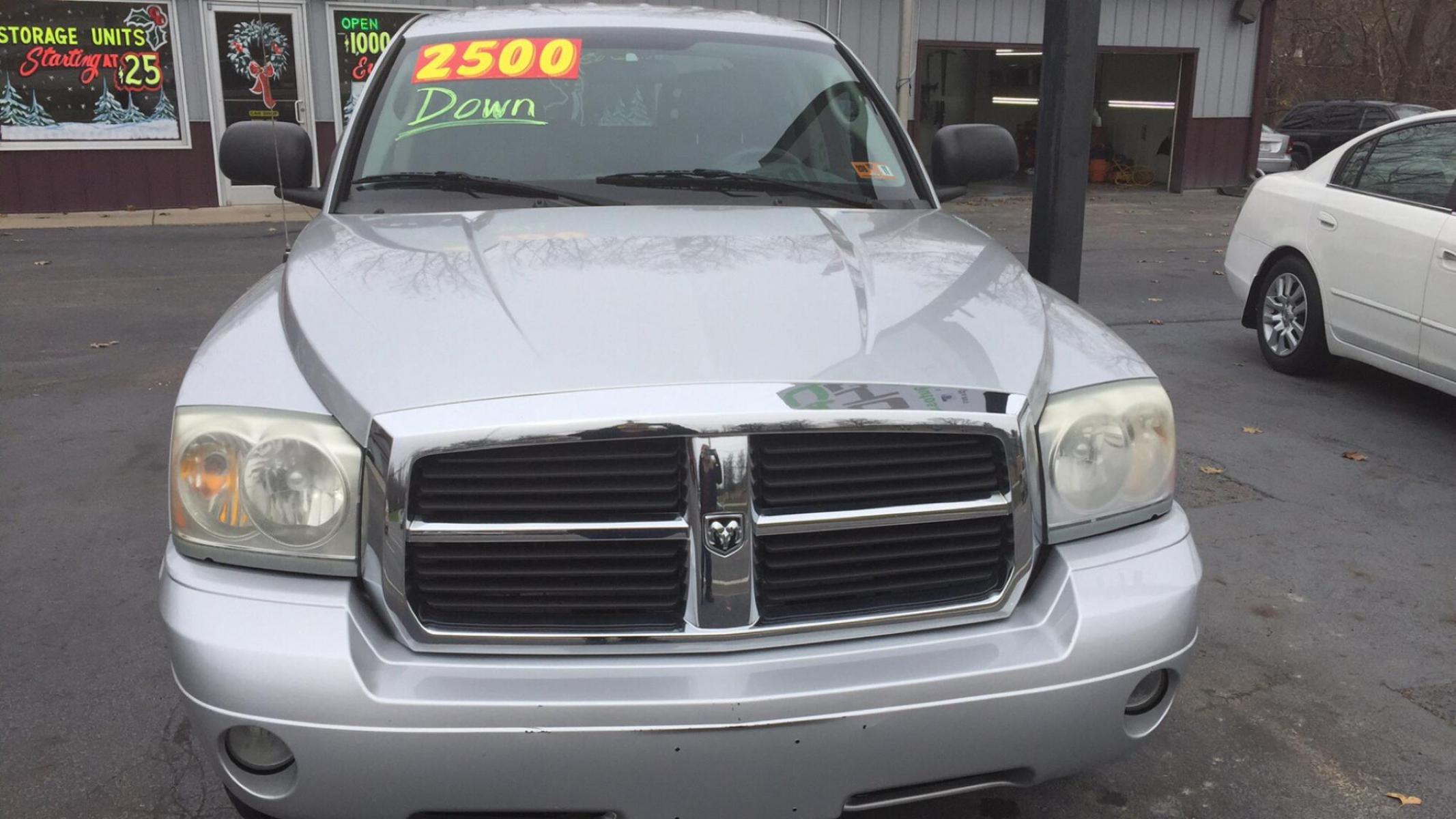 2006 SILVER DODGE DAKOTA QUAD SLT (1D7HW48K66S) with an 3.7L engine, Automatic transmission, located at 3338 US Rt. 60 East, Huntington, WV, 25705, (304) 733-9888, 38.411072, -82.379471 - Photo #0