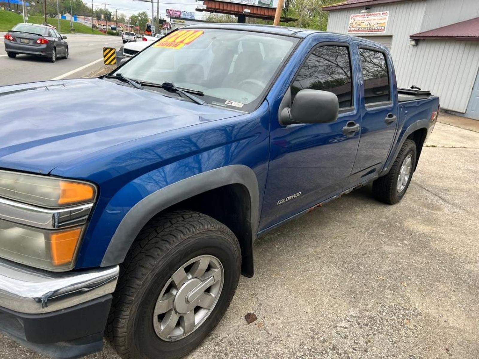 2005 BLUE CHEVROLET COLORADO Z71 (1GCDT136258) with an 3.5L engine, 5-Speed Manual transmission, located at 3338 US Rt. 60 East, Huntington, WV, 25705, (304) 733-9888, 38.411072, -82.379471 - Photo #0