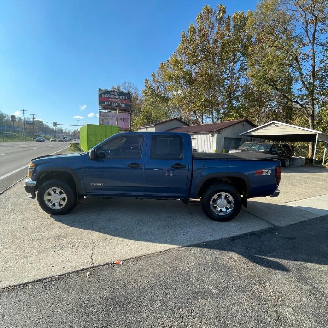 2005 BLUE CHEVROLET COLORADO Z71 (1GCDT136258) with an 3.5L engine, Automatic transmission, located at 3338 US Rt. 60 East, Huntington, WV, 25705, (304) 733-9888, 38.411072, -82.379471 - Photo#2