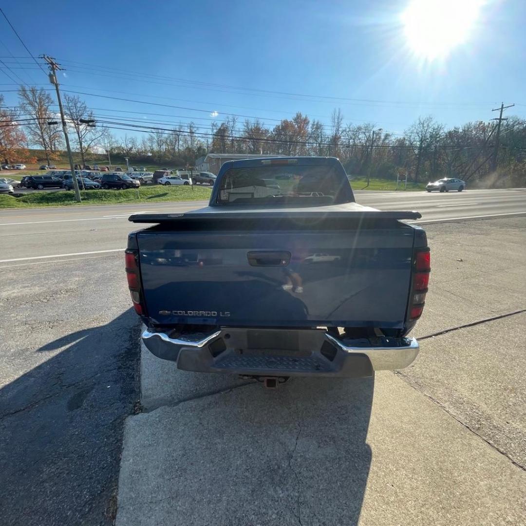 2005 BLUE CHEVROLET COLORADO Z71 (1GCDT136258) with an 3.5L engine, Automatic transmission, located at 3338 US Rt. 60 East, Huntington, WV, 25705, (304) 733-9888, 38.411072, -82.379471 - Photo#5