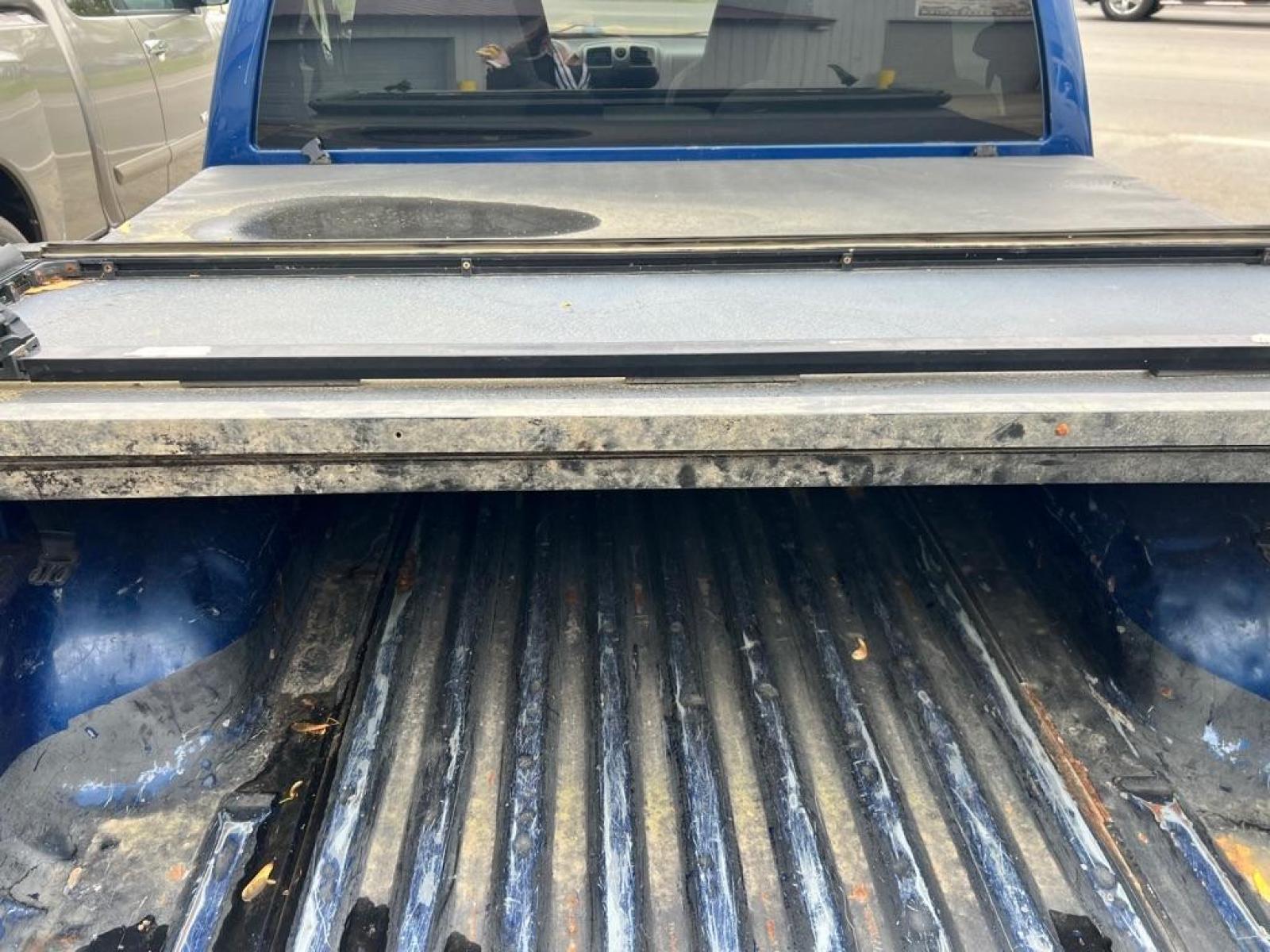 2005 BLUE CHEVROLET COLORADO Z71 (1GCDT136258) with an 3.5L engine, 5-Speed Manual transmission, located at 3338 US Rt. 60 East, Huntington, WV, 25705, (304) 733-9888, 38.411072, -82.379471 - Photo #2