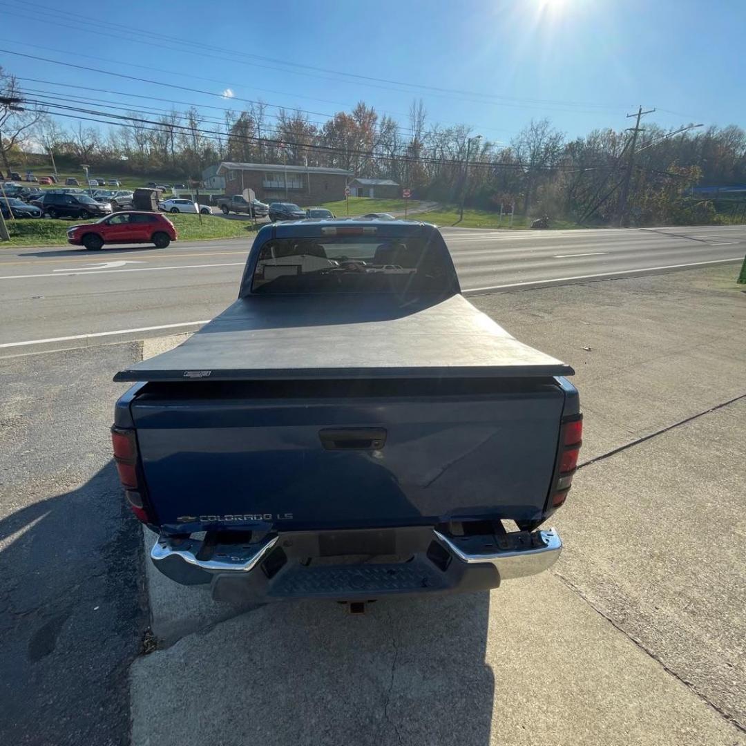 2005 BLUE CHEVROLET COLORADO Z71 (1GCDT136258) with an 3.5L engine, Automatic transmission, located at 3338 US Rt. 60 East, Huntington, WV, 25705, (304) 733-9888, 38.411072, -82.379471 - Photo#6