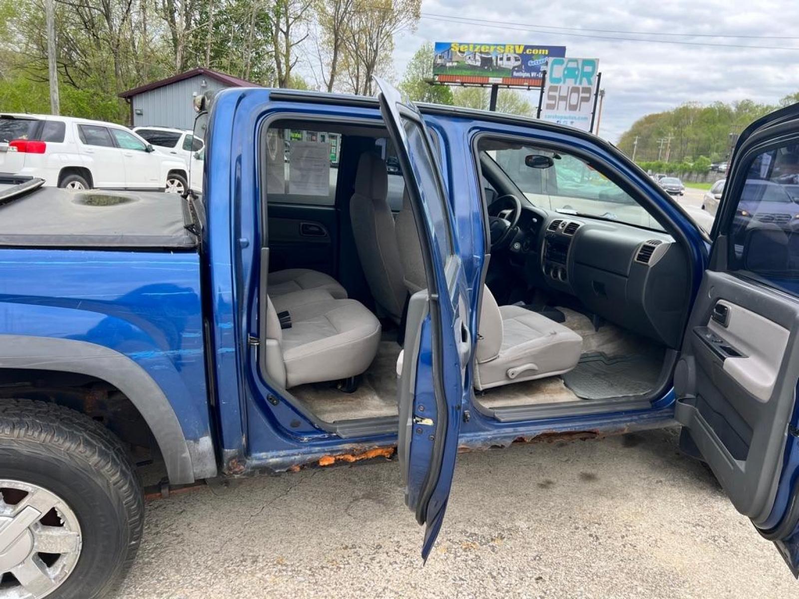 2005 BLUE CHEVROLET COLORADO Z71 (1GCDT136258) with an 3.5L engine, 5-Speed Manual transmission, located at 3338 US Rt. 60 East, Huntington, WV, 25705, (304) 733-9888, 38.411072, -82.379471 - Photo #3