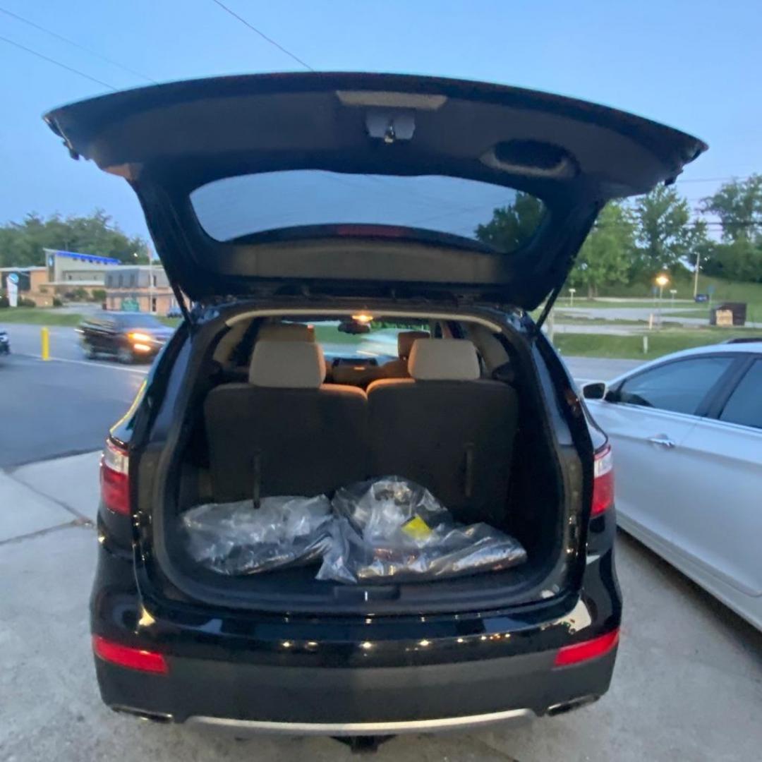 2016 GRAY HYUNDAI SANTA FE SE (KM8SMDHF4GU) with an 3.3L engine, Automatic transmission, located at 3338 US Rt. 60 East, Huntington, WV, 25705, (304) 733-9888, 38.411072, -82.379471 - Photo#5