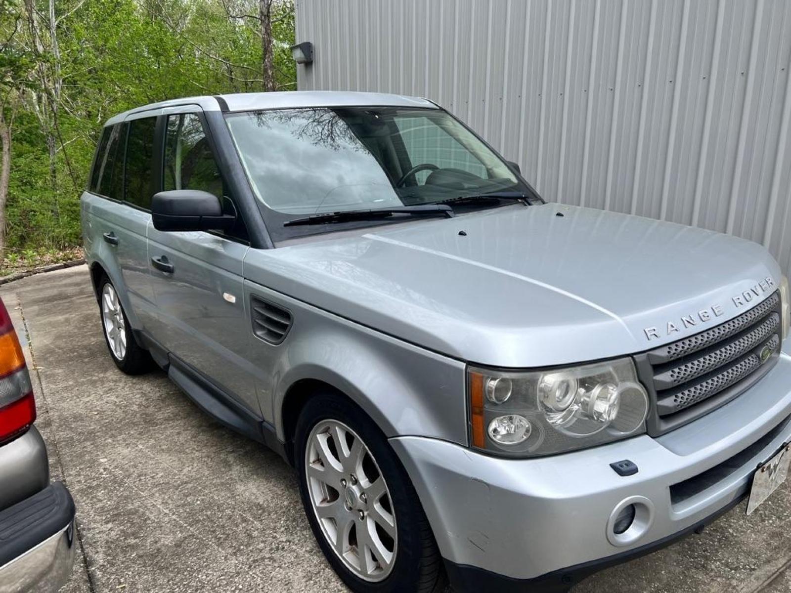 2009 SILVER LAND ROVER RANGE ROVER SPO HSE (SALSK25439A) with an 4.4L engine, Automatic transmission, located at 3338 US Rt. 60 East, Huntington, WV, 25705, (304) 733-9888, 38.411072, -82.379471 - Photo #0