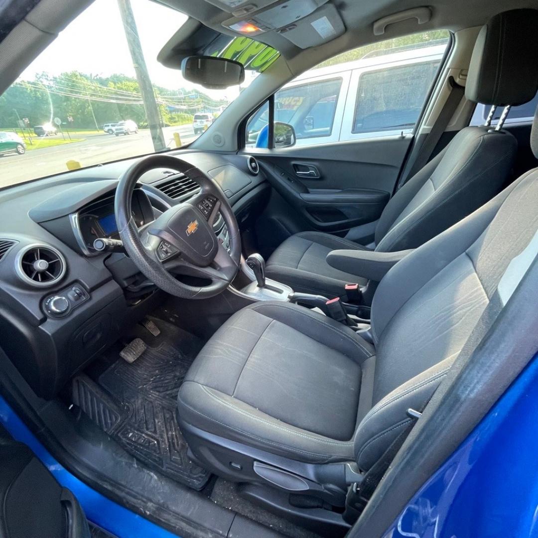 2015 BLUE CHEVROLET TRAX 1LT (KL7CJRSB5FB) with an 1.4L engine, Automatic transmission, located at 3338 US Rt. 60 East, Huntington, WV, 25705, (304) 733-9888, 38.411072, -82.379471- Photo#7