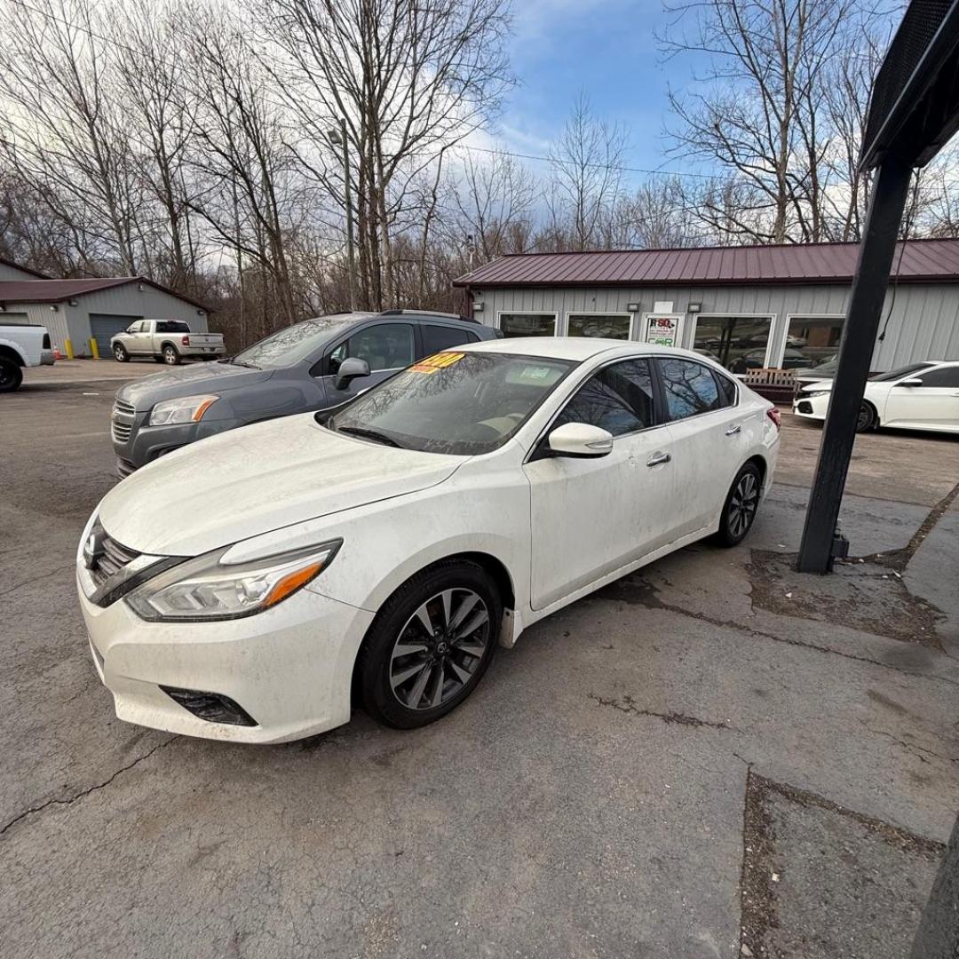 2016 WHITE NISSAN ALTIMA 2.5 SL (1N4AL3AP8GC) with an 2.5L engine, Continuously Variable transmission, located at 3338 US Rt. 60 East, Huntington, WV, 25705, (304) 733-9888, 38.411072, -82.379471 - Photo#1