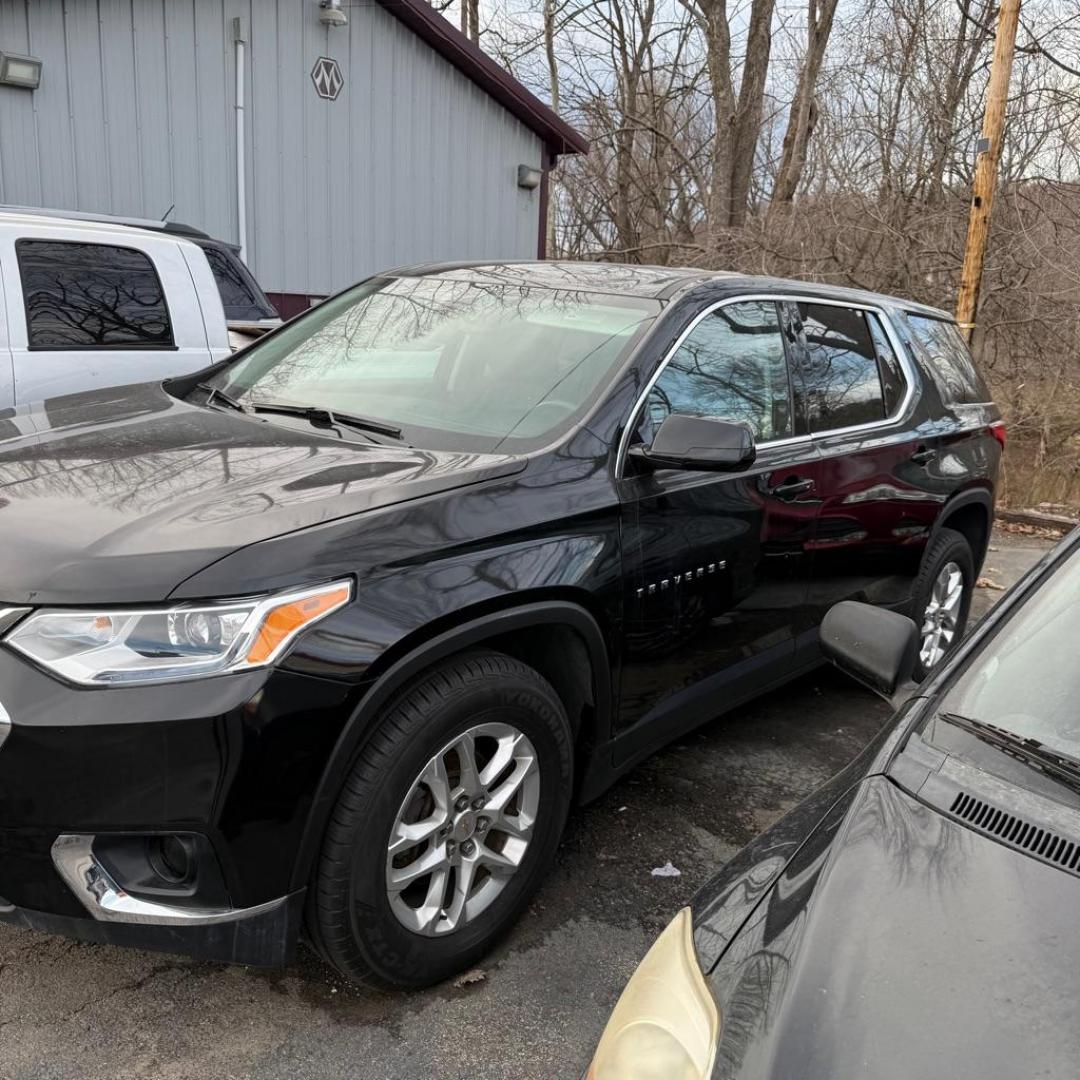 2019 BLACK CHEVROLET TRAVERSE LS (1GNERFKW7KJ) with an 3.6L engine, Automatic transmission, located at 3338 US Rt. 60 East, Huntington, WV, 25705, (304) 733-9888, 38.411072, -82.379471 - Photo#1