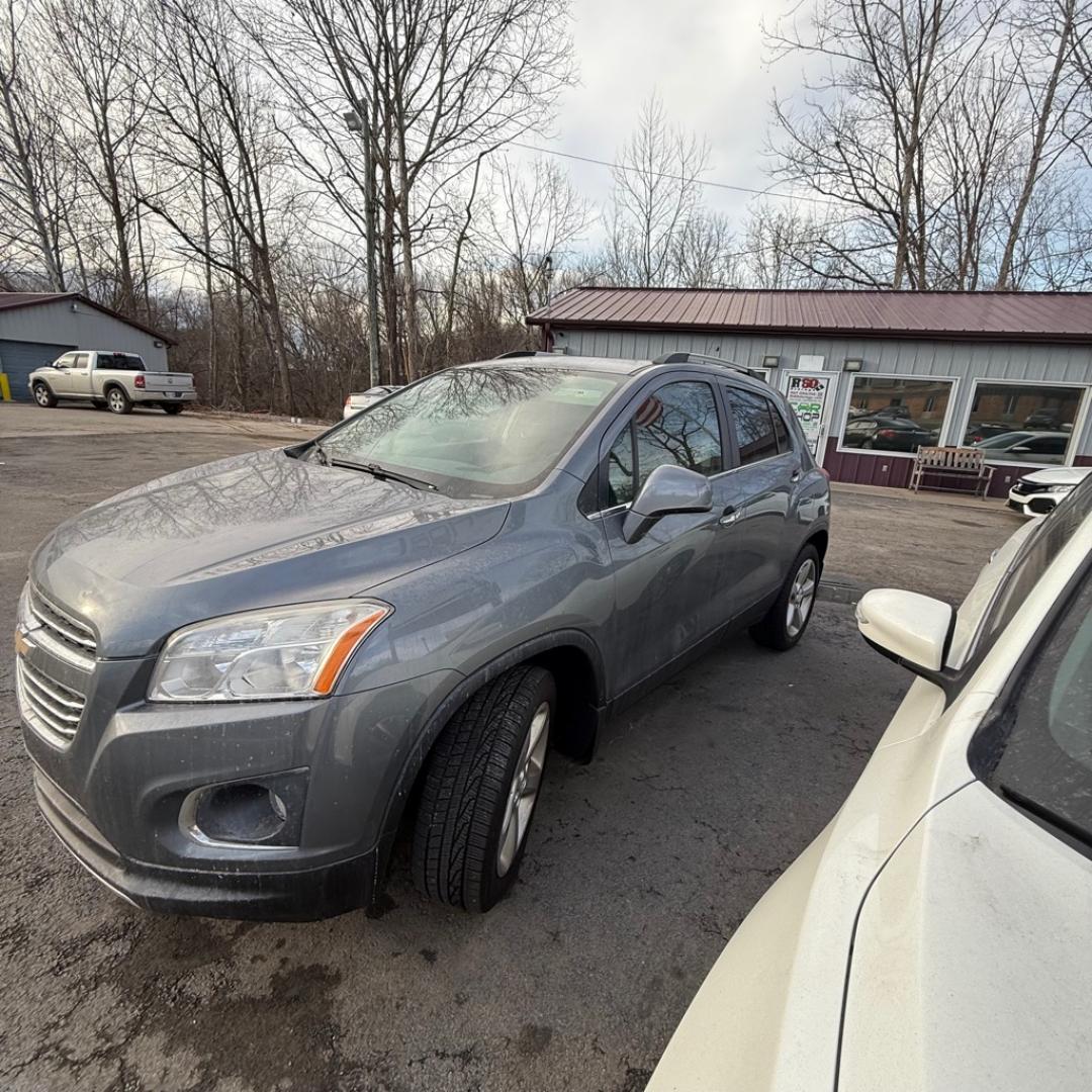 2015 GRAY CHEVROLET TRAX LTZ (KL7CJTSB1FB) with an 1.4L engine, Automatic transmission, located at 3338 US Rt. 60 East, Huntington, WV, 25705, (304) 733-9888, 38.411072, -82.379471- Photo#2