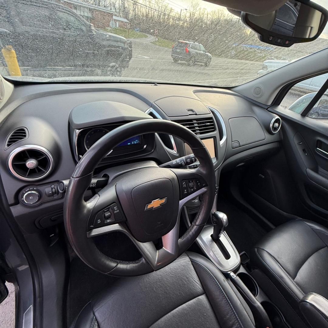 2015 GRAY CHEVROLET TRAX LTZ (KL7CJTSB1FB) with an 1.4L engine, Automatic transmission, located at 3338 US Rt. 60 East, Huntington, WV, 25705, (304) 733-9888, 38.411072, -82.379471- Photo#5