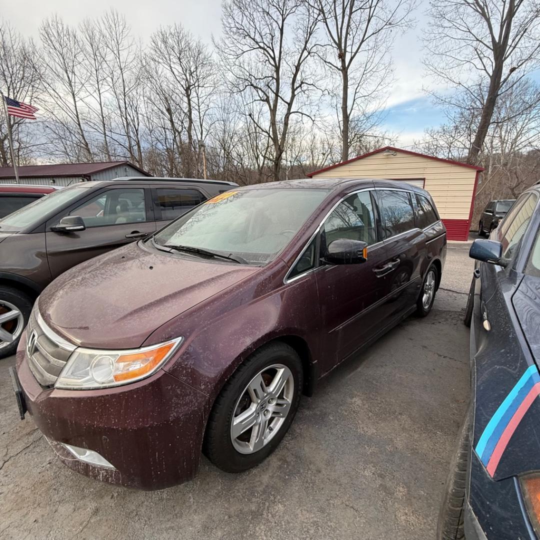 2013 BURGAN HONDA ODYSSEY TOURING (5FNRL5H9XDB) with an 3.5L engine, Automatic transmission, located at 3338 US Rt. 60 East, Huntington, WV, 25705, (304) 733-9888, 38.411072, -82.379471- Photo#2
