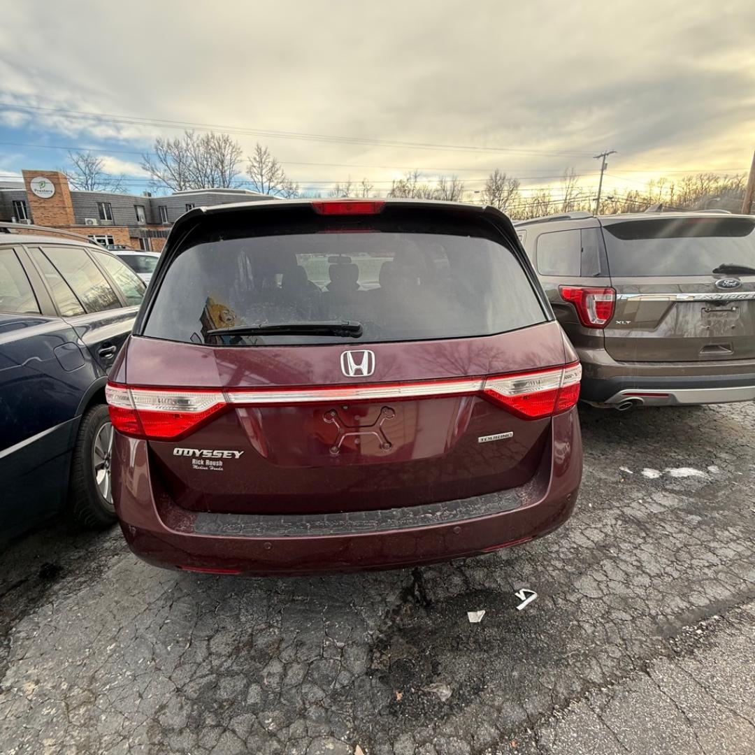 2013 BURGAN HONDA ODYSSEY TOURING (5FNRL5H9XDB) with an 3.5L engine, Automatic transmission, located at 3338 US Rt. 60 East, Huntington, WV, 25705, (304) 733-9888, 38.411072, -82.379471- Photo#3