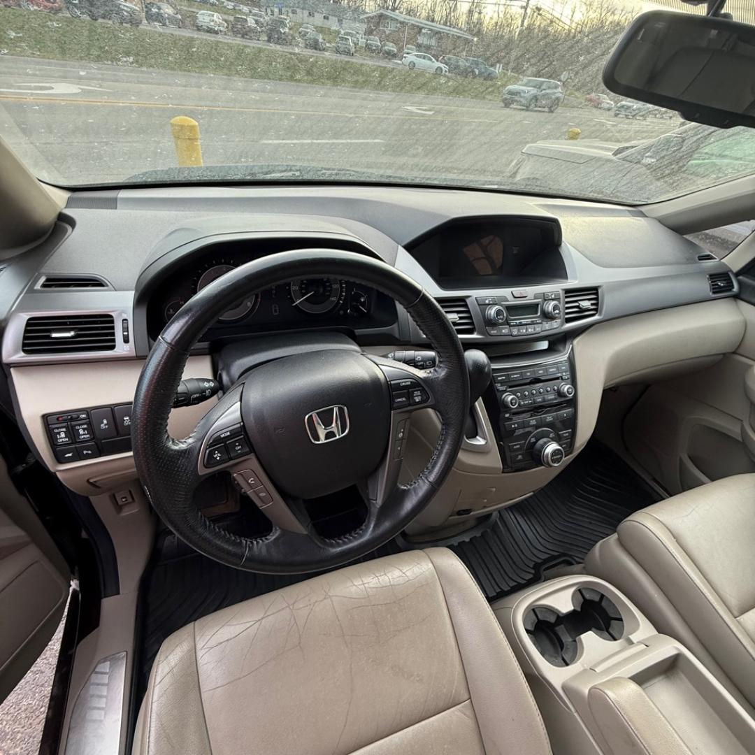 2013 BURGAN HONDA ODYSSEY TOURING (5FNRL5H9XDB) with an 3.5L engine, Automatic transmission, located at 3338 US Rt. 60 East, Huntington, WV, 25705, (304) 733-9888, 38.411072, -82.379471- Photo#6