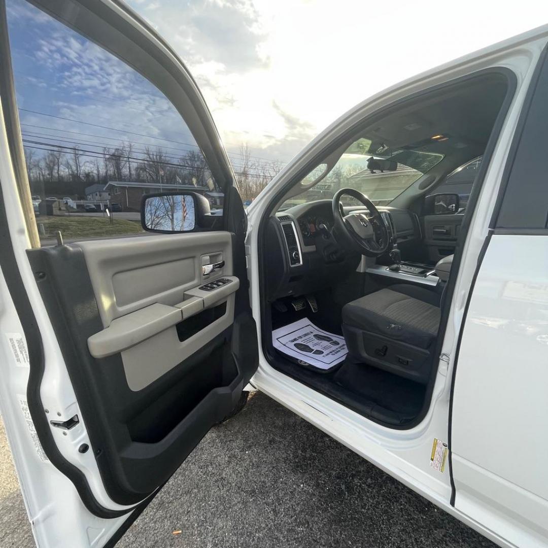 2012 WHITE DODGE RAM 1500 SLT BIG HORN (1C6RD7GT5CS) with an 5.7L engine, Automatic transmission, located at 3338 US Rt. 60 East, Huntington, WV, 25705, (304) 733-9888, 38.411072, -82.379471 - Photo#10