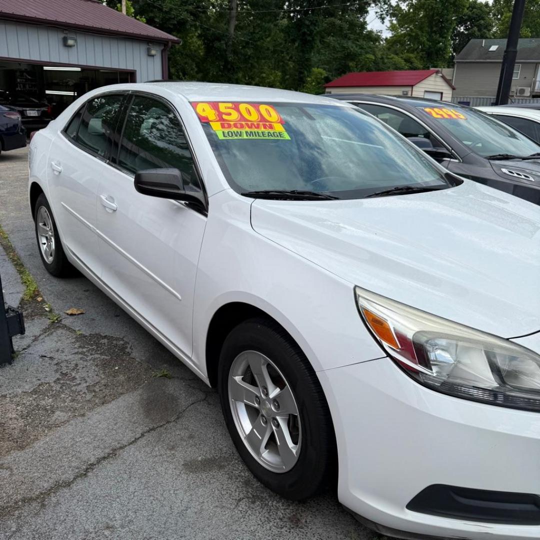 2013 WHITE CHEVROLET MALIBU LS (1G11B5SA9DF) with an 2.5L engine, Automatic transmission, located at 3338 US Rt. 60 East, Huntington, WV, 25705, (304) 733-9888, 38.411072, -82.379471 - Photo#1