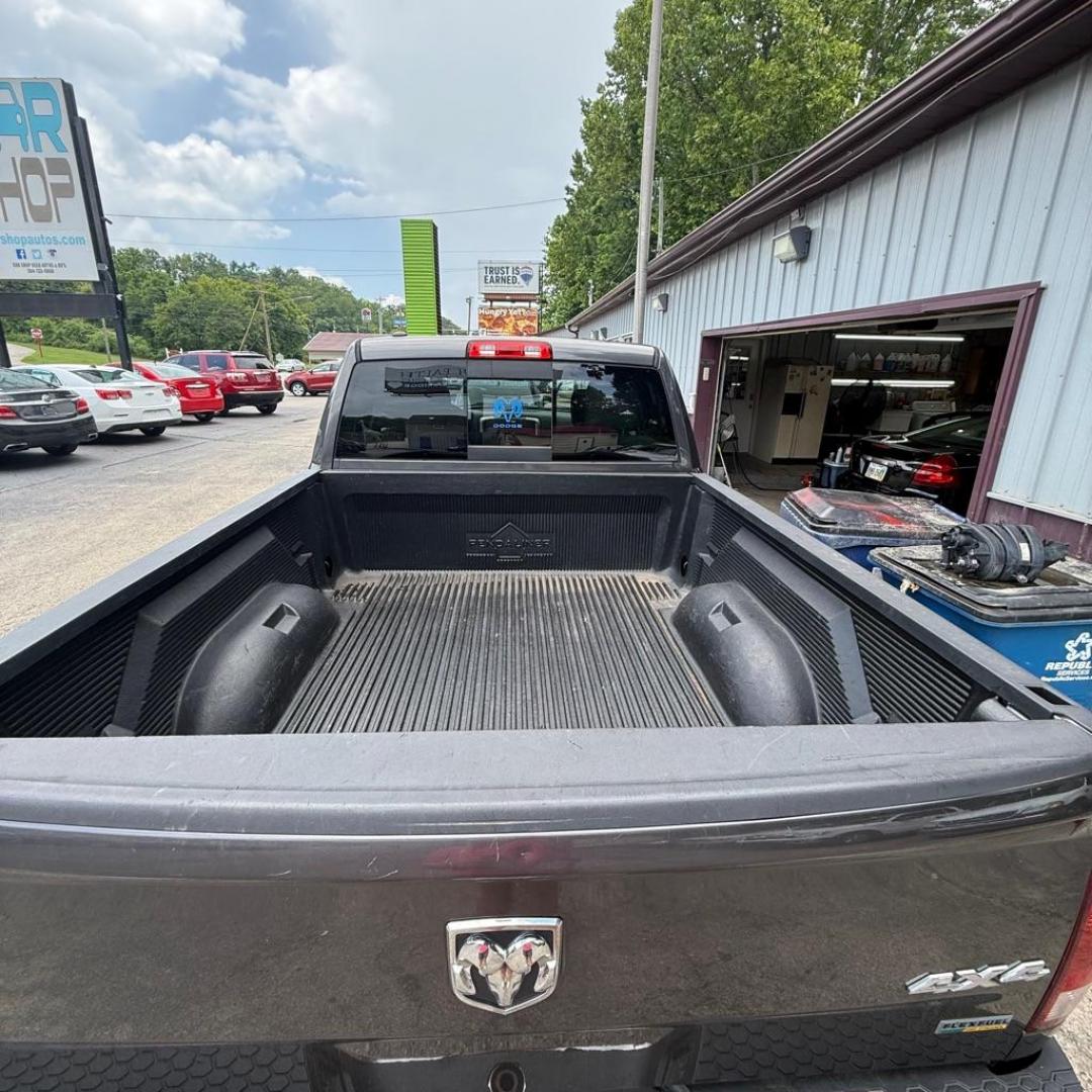 2017 GRAY RAM 1500 SLT (1C6RR7GG7HS) with an 3.6L engine, Automatic transmission, located at 3338 US Rt. 60 East, Huntington, WV, 25705, (304) 733-9888, 38.411072, -82.379471 - Photo#3