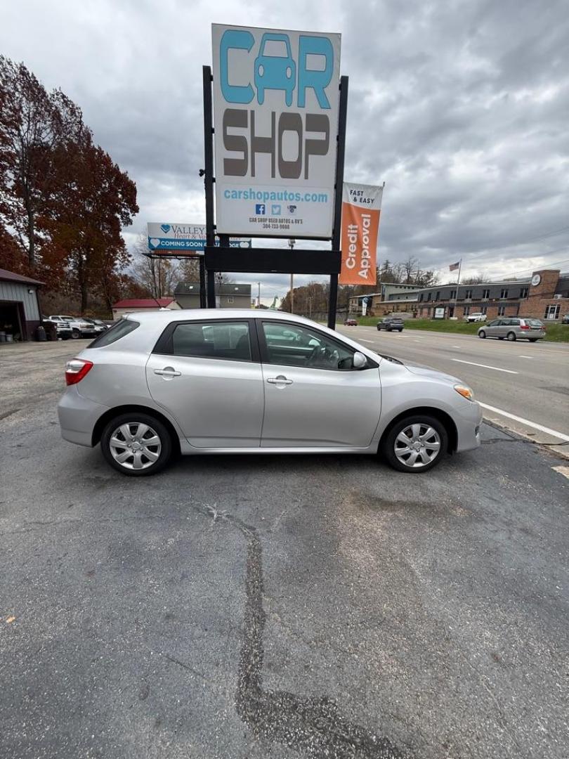 2010 SILVER TOYOTA COROLLA MATRIX (2T1KU4EE7AC) with an 1.8L engine, Automatic transmission, located at 3338 US Rt. 60 East, Huntington, WV, 25705, (304) 733-9888, 38.411072, -82.379471 - Photo#0