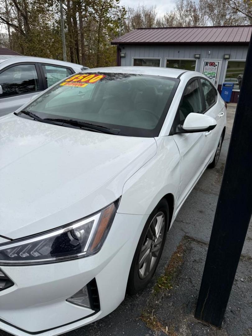 2019 WHITE HYUNDAI ELANTRA SEL (5NPD84LFXKH) with an 2.0L engine, Automatic transmission, located at 3338 US Rt. 60 East, Huntington, WV, 25705, (304) 733-9888, 38.411072, -82.379471 - Photo#2
