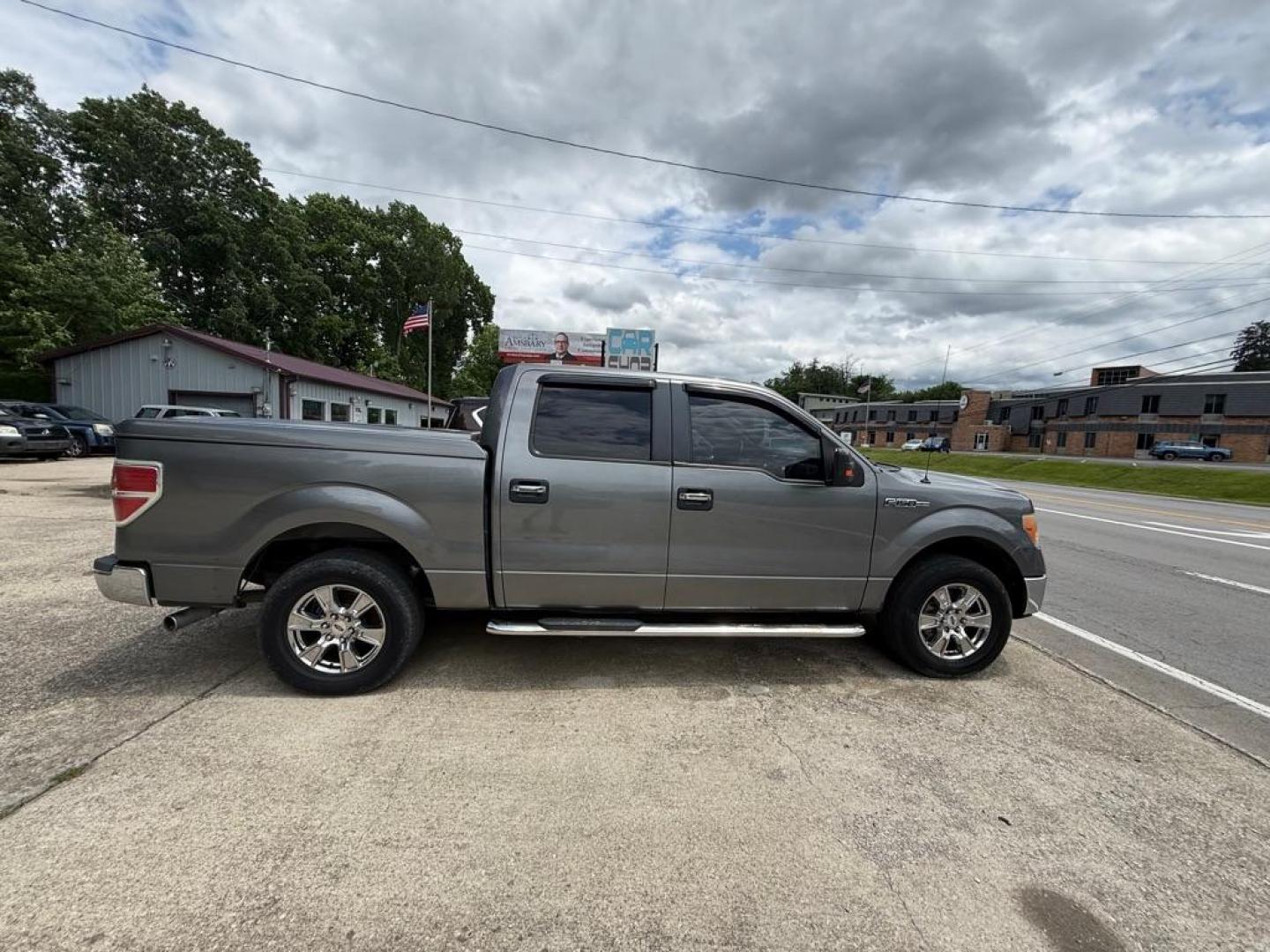 2012 GRAY FORD F150 SUPERCREW (1FTFW1CF4CF) with an 5.0L engine, Automatic transmission, located at 3338 US Rt. 60 East, Huntington, WV, 25705, (304) 733-9888, 38.411072, -82.379471 - Photo#1