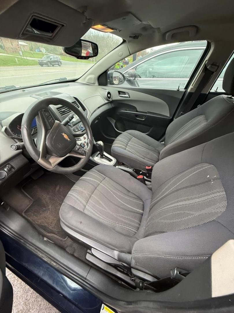 2015 BLUE CHEVROLET SONIC LT (1G1JC5SH5F4) with an 1.8L engine, Automatic transmission, located at 3338 US Rt. 60 East, Huntington, WV, 25705, (304) 733-9888, 38.411072, -82.379471 - Photo#4